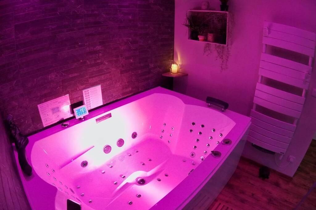 שארטר Spa Privatif Love Room, Le Hammam Et Bulles, Chez Nuits Chartraines מראה חיצוני תמונה