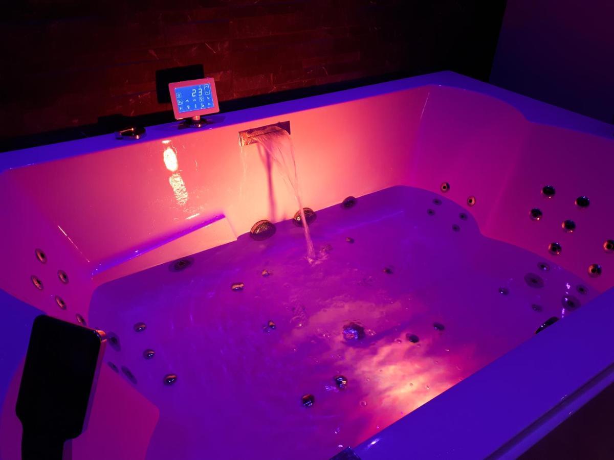 שארטר Spa Privatif Love Room, Le Hammam Et Bulles, Chez Nuits Chartraines מראה חיצוני תמונה