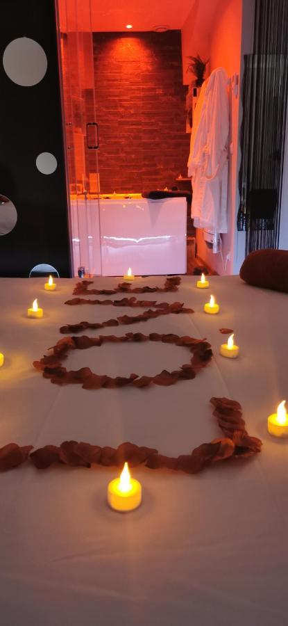 שארטר Spa Privatif Love Room, Le Hammam Et Bulles, Chez Nuits Chartraines מראה חיצוני תמונה
