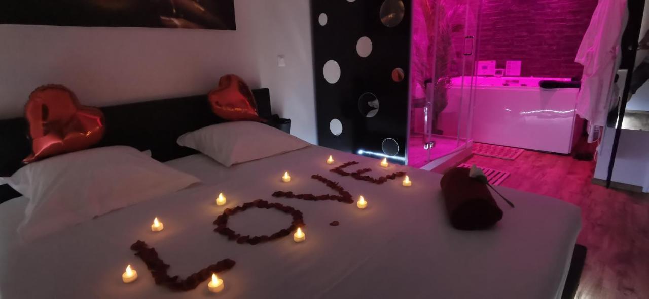 שארטר Spa Privatif Love Room, Le Hammam Et Bulles, Chez Nuits Chartraines מראה חיצוני תמונה