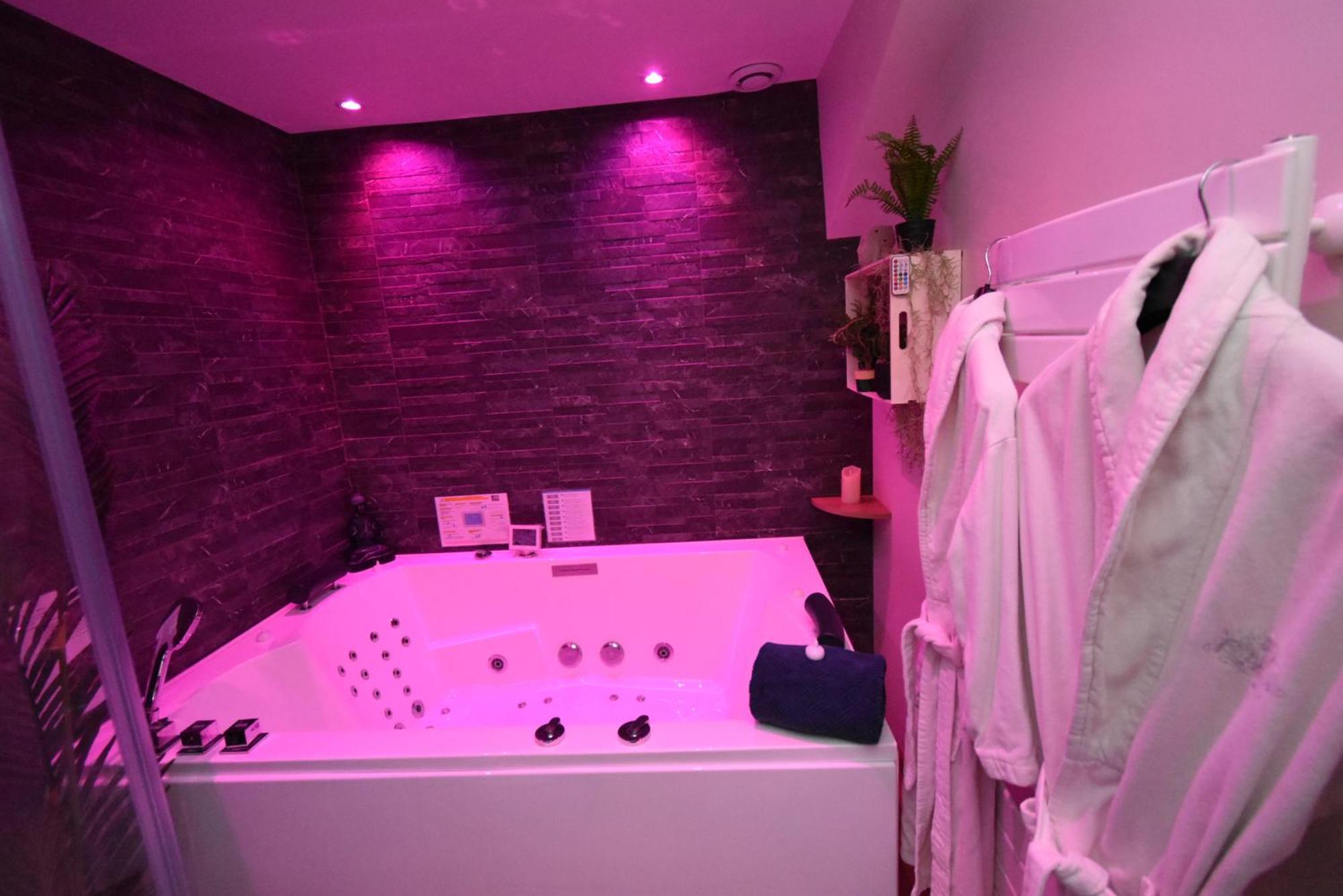 שארטר Spa Privatif Love Room, Le Hammam Et Bulles, Chez Nuits Chartraines מראה חיצוני תמונה